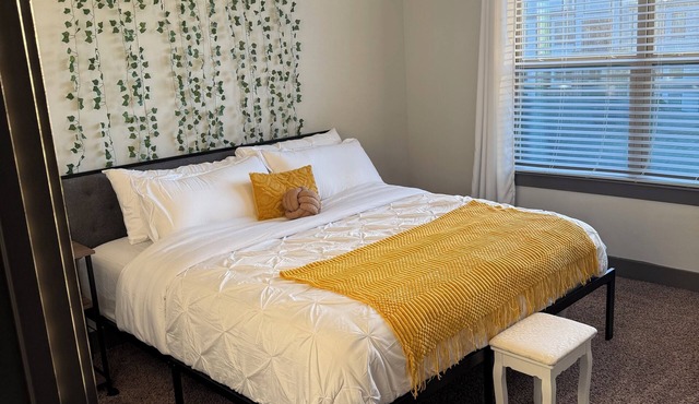 Luxury 1BRw/Balcony Near Airport