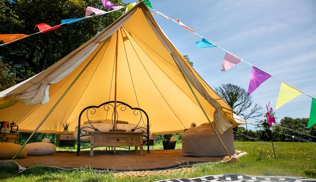 Luxury 2-4 Bell Tent in Private Field-Beach 10mins