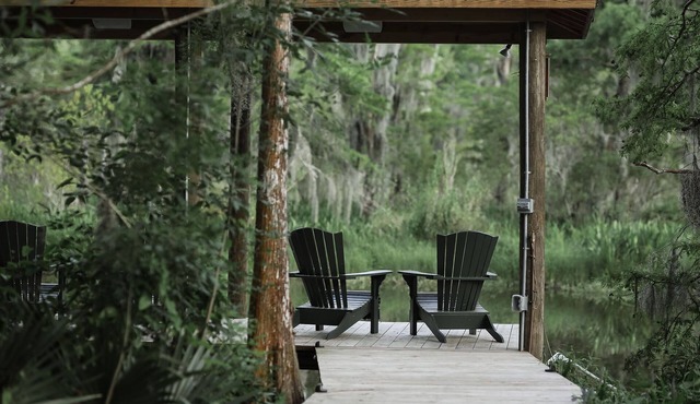 Luxury 2 BDR home w/outdoor decks and dock on Bayou Castine.