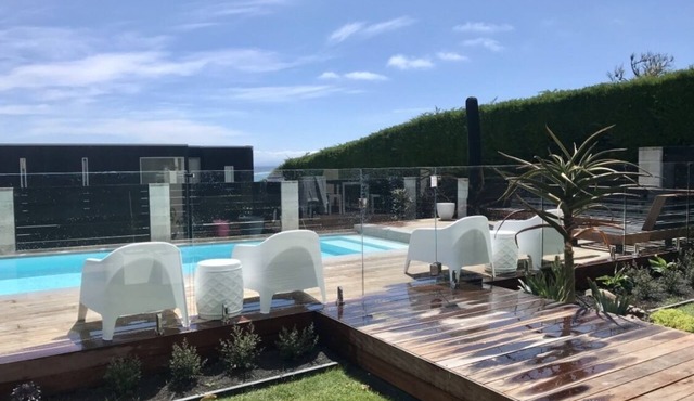 Luxury 2 bdrm Apt w Private Pool located on Scarborough Hill, Sumner