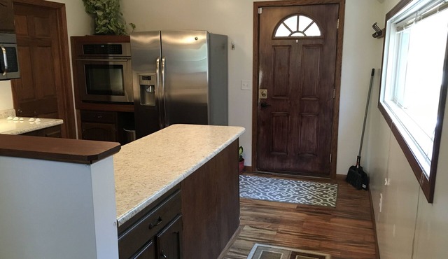 Luxury 2 Bed 1.5 Bath Jacuzzi, Gym n7dollar Uber From Excel