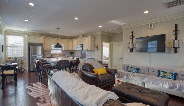 Luxury 2 bed 1 bath in nice neighborhood.