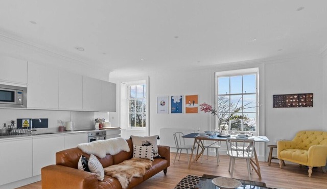 Luxury 2 bed apartment Mount Wise Plymouth parking