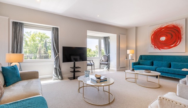 Luxury 2-Bed Apartment in Alcalá, Madrid