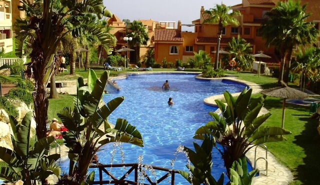 Luxury 2 Bed Apartment with Shared Pools, Terrace & Wi-Fi