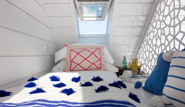 Luxury 2 Bed Beach House - Hot Tub, Sauna, Next to Beach