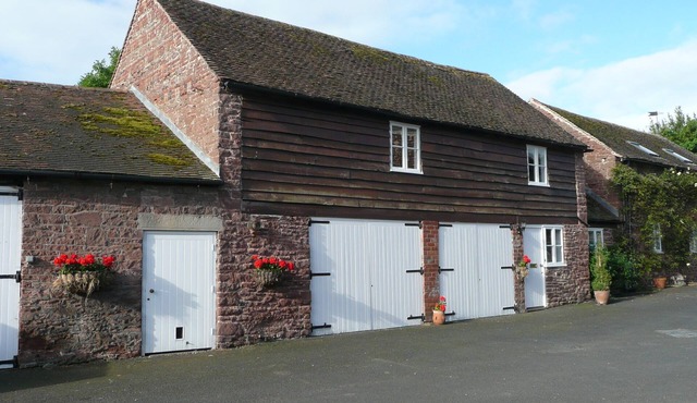 Luxury 2 Bed Coach House with it's own Private Heated Indoor Swimming Pool