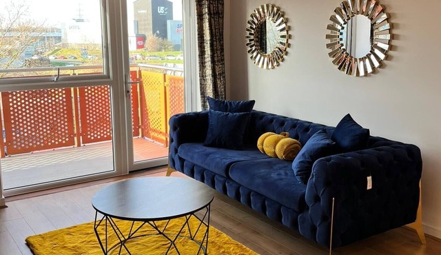 Luxury 2-Bed Flat in Lakeside, West Thurrock