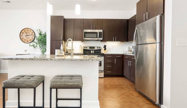 Luxury 2-Bed in Grandview