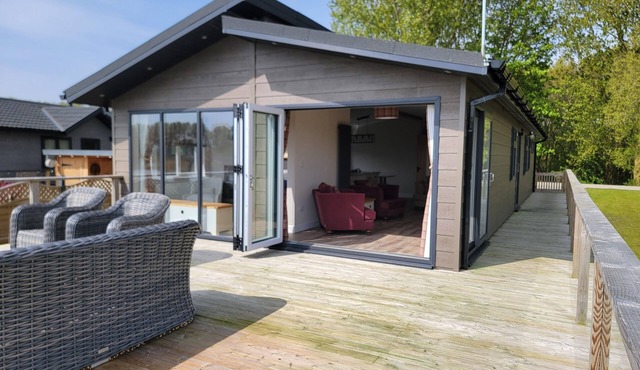 Luxury 2-bed Lodge in Routh, Sleeps 4 With Hot Tub