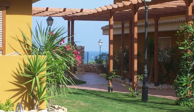 🌴Luxury 2 Bed Penthouse with Huge Sun Terrace, 3 Pools & Beach Access