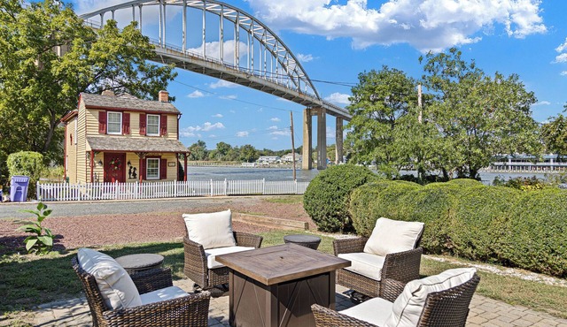 Luxury 2-bedroom house with Water views, Chesapeake City