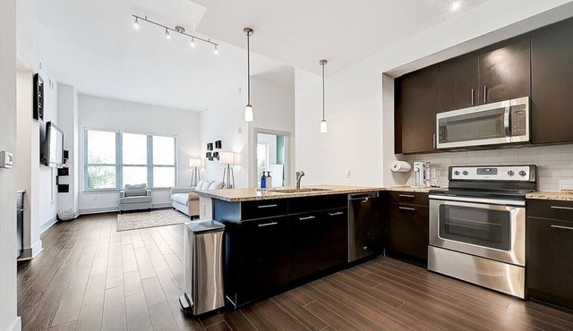 Luxury 2 bedroom in King of Prussia, walking distance to Children's Hospital