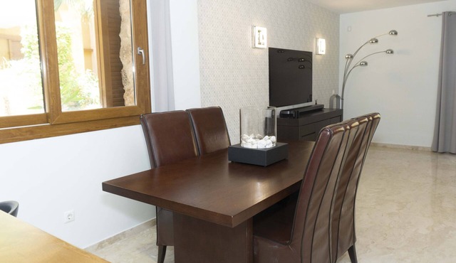 Luxury 2 bedroom 2 bathroom aprtment 200 meteres from the sea on 5 star complex