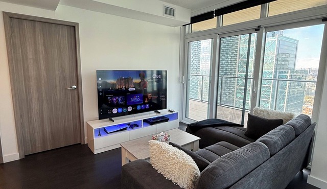 Luxury 2-bedroom 2 baths condo Downtown Toronto