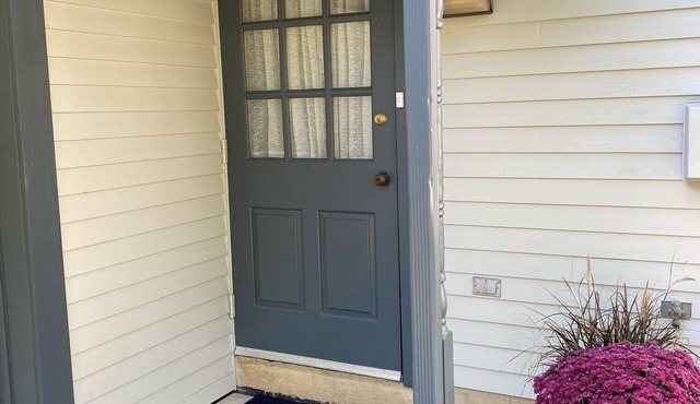 Luxury 2 bedroom 2 full bath w/den/additional sleeping room.