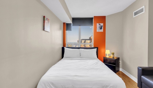 Luxury 2 bedroom apartment in heart of downtown square one