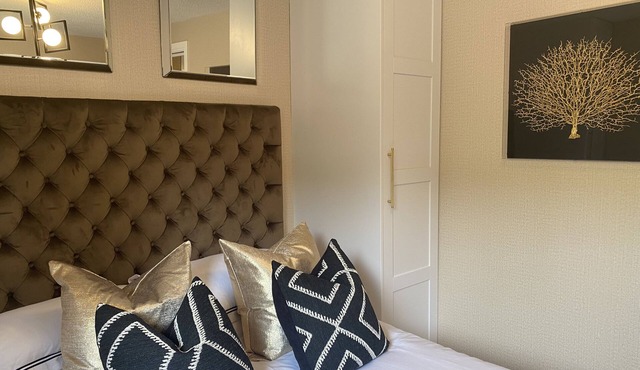 Luxury 2 Bedroom Apartment with Habour Views