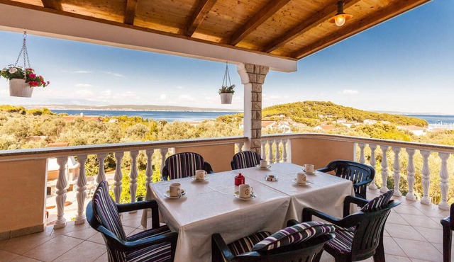 LUXURY 2 BEDROOM APARTMENT WITH SPECTACULAR VIEW!
