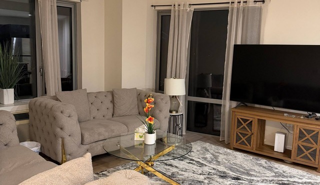 Luxury 2-Bedroom Apartment. Washer and Dryer, A/C, Gym, With NYC Close By.