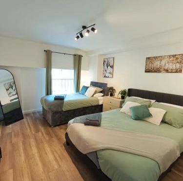 Luxury 2 Bedroom Apartment in Old Town Swindon