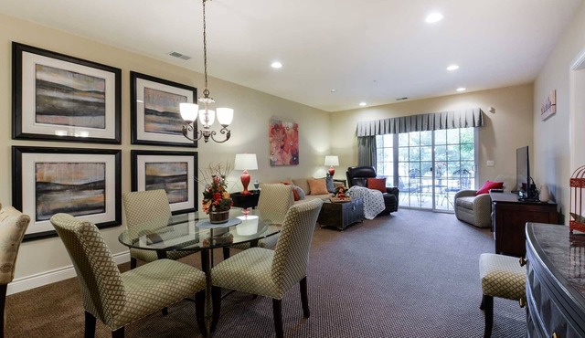 Luxury 2 Bedroom Condo - Walk-In Unit, No Stairs and close to Branson Landing/1105