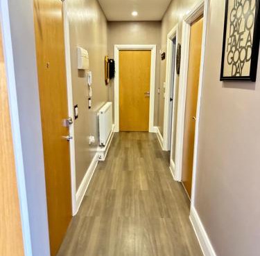 luxury 2 bedroom flat with a kitchen