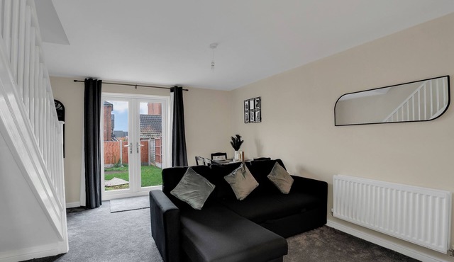 Luxury 2-Bedroom Home 10 Minutes from Birmingham City Centre