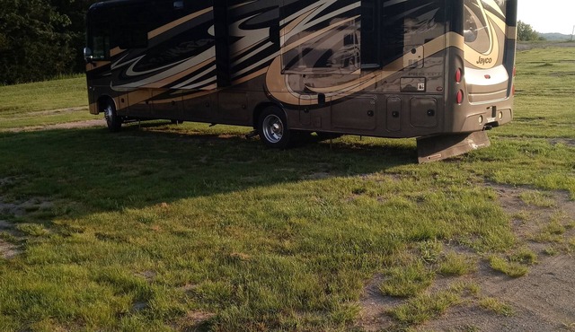 Luxury 2-bedroom RV in fabulous Woodbury with WiFi, AC