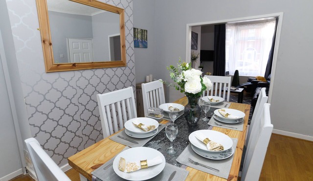 Luxury 2 bedroom terraced home next to Bentley Motors.