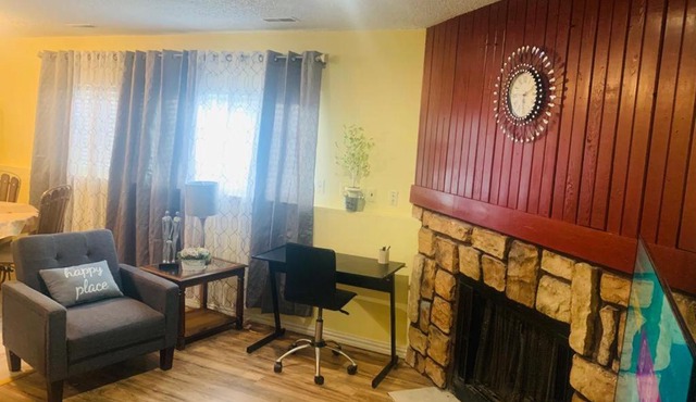 Luxury 2 bedroom rental place with a fireplace