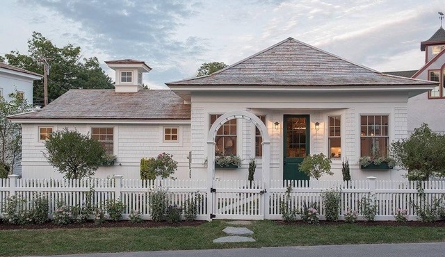 Luxury 2 Bedroom, 2.5 Bathroom minutes from Dock Square/Goose Rocks Beach.