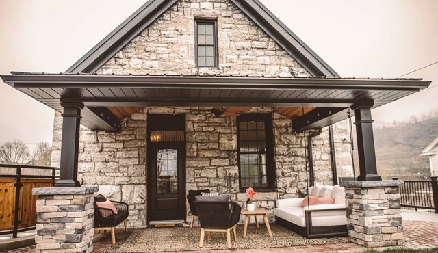 Luxury 2-bedroom B&B near the beautiful Spring Dam in Roaring Spring