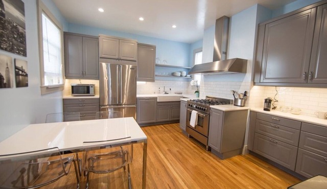 Luxury 2 bedroom 1 bath Penthouse in prime neighborhood. ORGANIC SANITATION