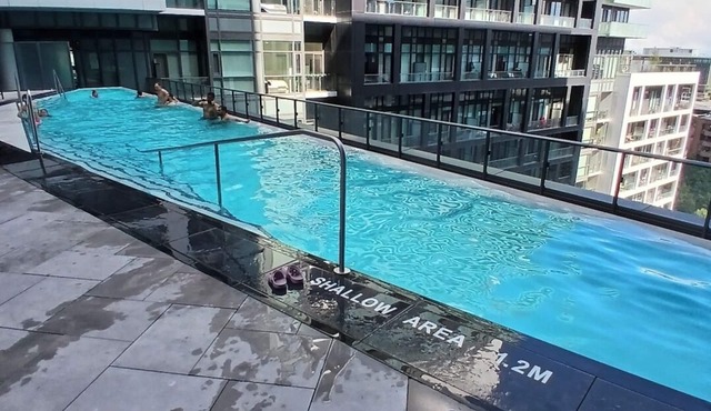 Luxury 2 Bedrooms appartment near CN tour