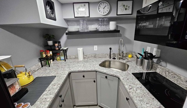 Luxury 2 BR Apt Near Philly & Airport. Free Parking.