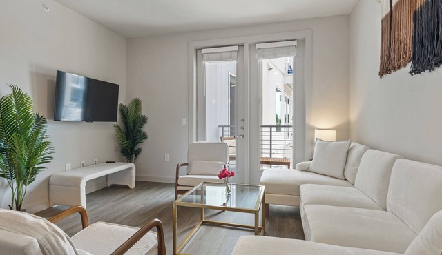 Luxury 2-BR with Juliet Balcony
