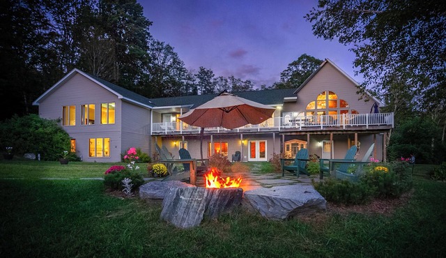 LUXURY - 2 Sauna - Hot Tub - Gym - Fireplace - Roman Bath nPrivate Lake Views