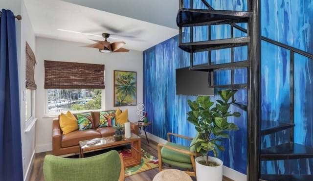 Luxury 2 story condo with 2 bedrooms and 2 balconies in tranquil Melbourne