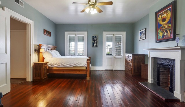 Luxury 2-Story Condo/Prime Location