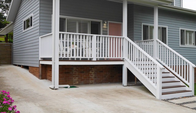 Luxury 2 story home in Yowie Bay. Close to Sydney CBD & Cronulla Beach