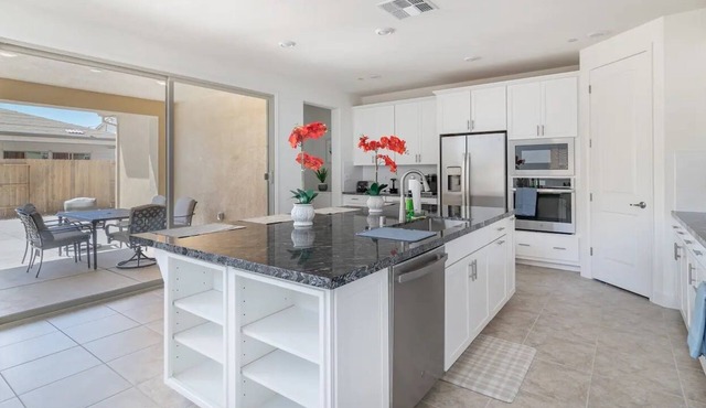 Luxury 20 ft high ceiling 3391 living sf 5b4b