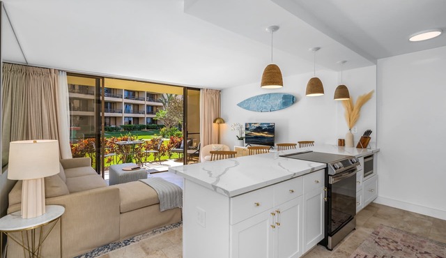 Luxury, 20 steps from the ocean, pool, jacuzzi! Newly remodeled, best location!