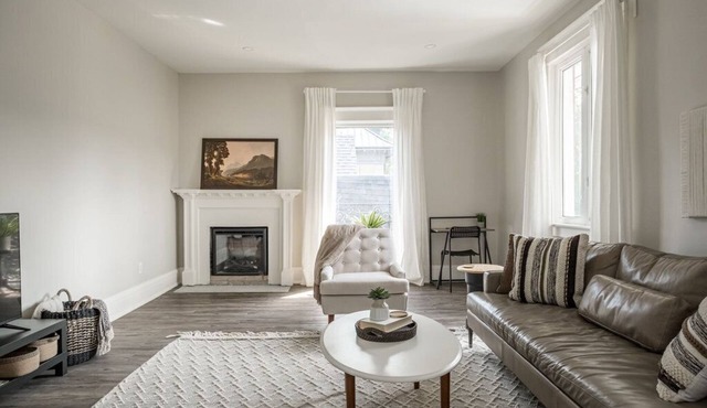 Luxury 2000 sq ft suite in Mini Mansion steps to Locke St. shops & restaurants.