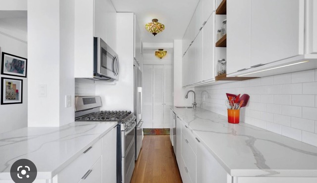 Luxury 24 hour doorman building in the heart of the UES❤️