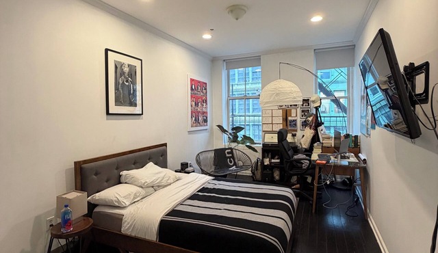Luxury 2B. Full-floor SoHo artist loft with gym & AC, ideal for the world cup.