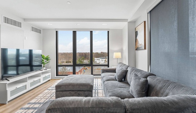 Luxury 2bd/2ba near Harvard 6239