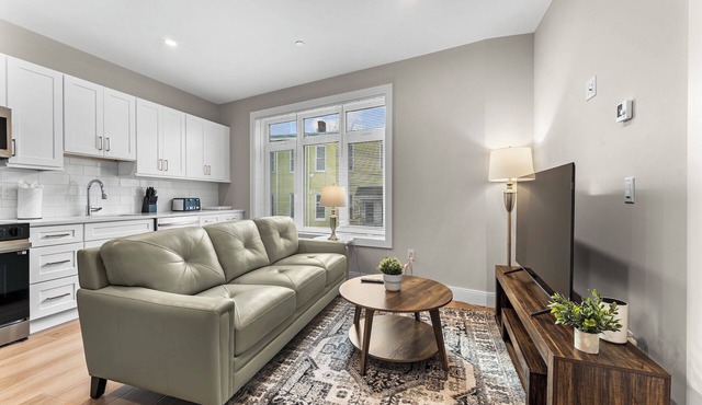 Luxury 2bd/2ba near Cabmridge 2429