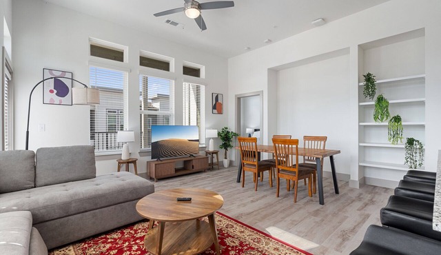 Luxury 2BD/2BA Next to Airport 0838