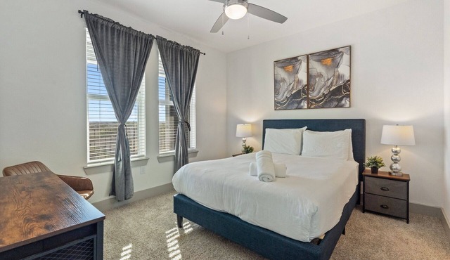 Luxury 2BD/2BA Next to Airport 3848